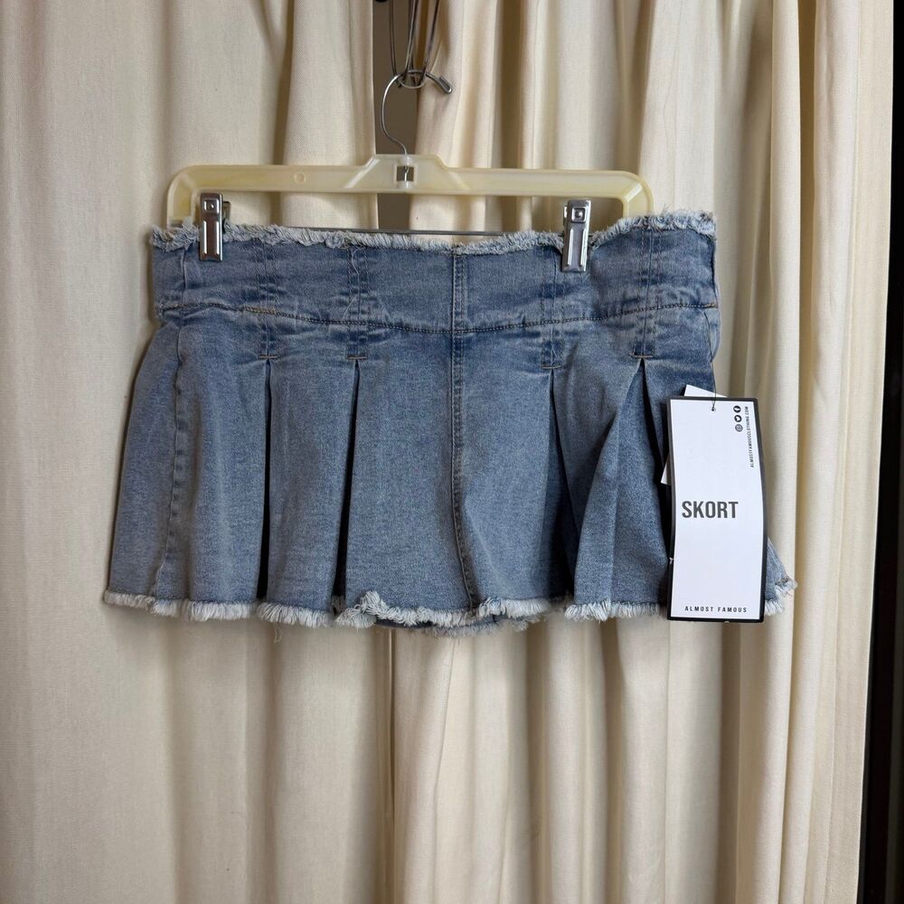 NWT Almost Famous Mini Skort Womens medium Blue Denim Cotton Pleated Stretch
